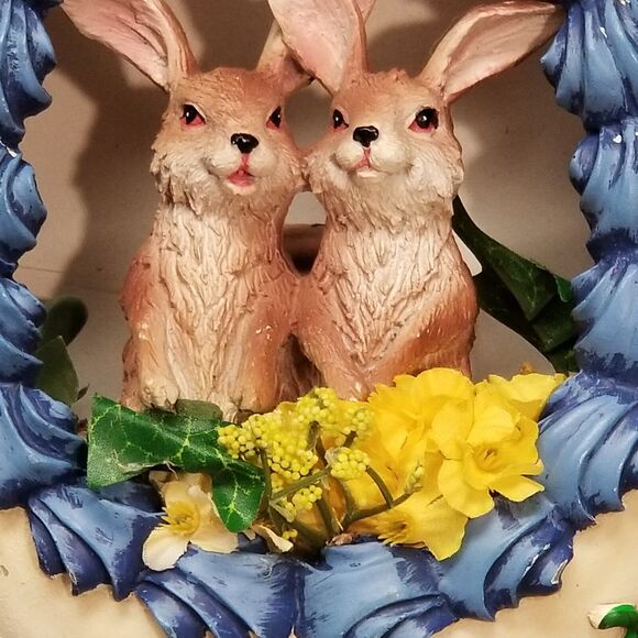 Singing Easter Bunnys ceramic or resin Vintage lights up and sings motion activa - Picture 3 of 16